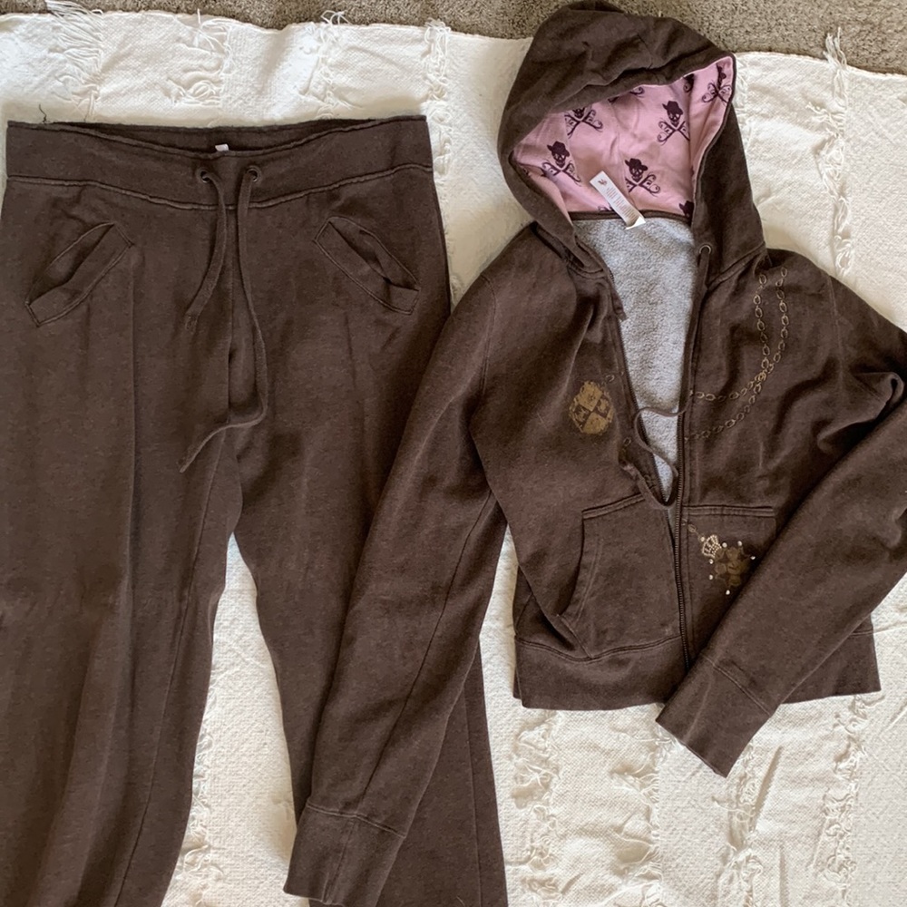 VS Plush & Lush Brown Sweat Set with design
